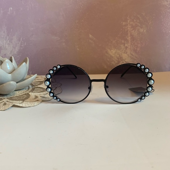 😎Sunglasses w/ Pearl Rim - Picture 3 of 8